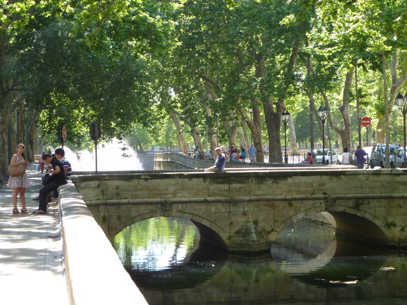 Pont enjambant le canal de la Fontaine