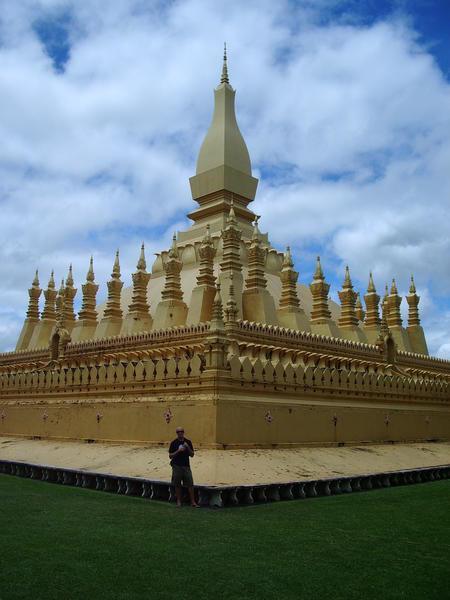 Tha Luang Stupa