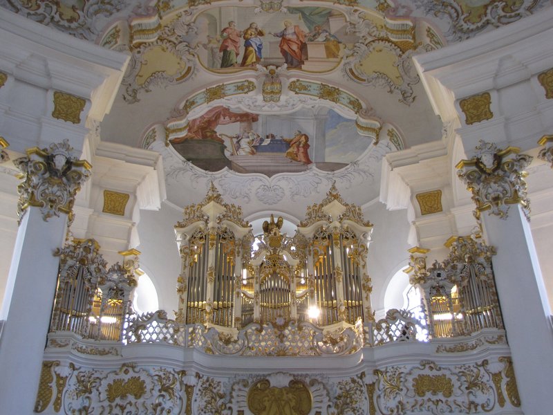 The organ gallery-back of church