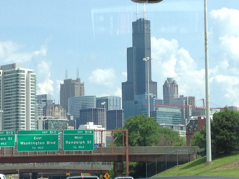 First glimpse of Wilis Tower / Chicago downtown from the airport shuttle