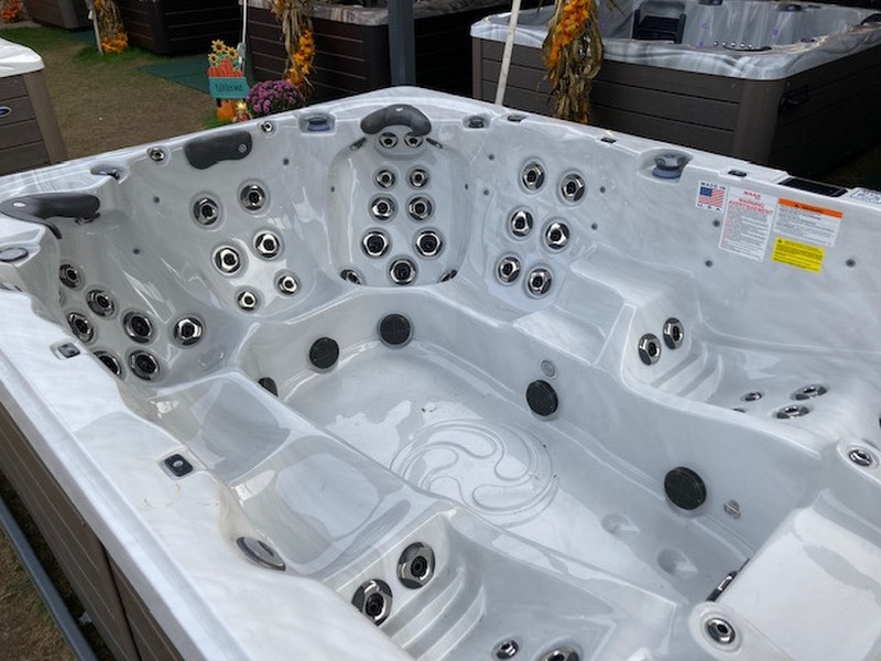 How many jets does one need in a Jacuzzi ? | Photo