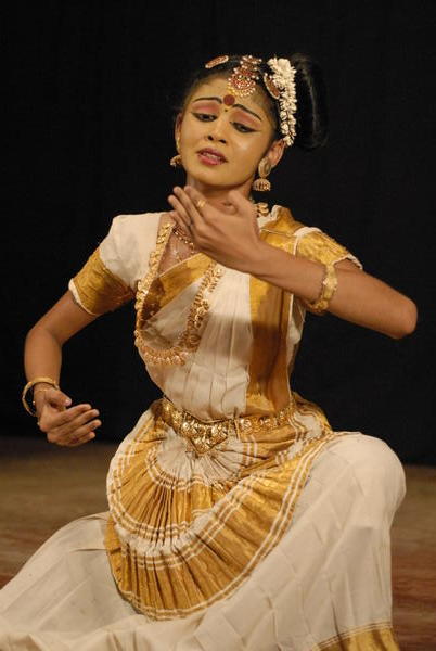 More Kathakali dancing