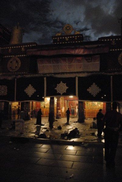 The Jokang Temple at night....