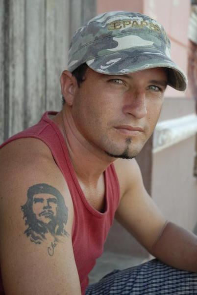 Check out the Che tatttoo and those piercing eyes!