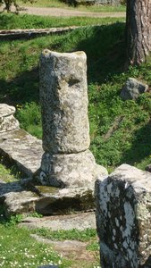 ruins column