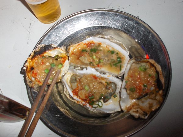 The Chinese Know How to Grill an Oyster! 