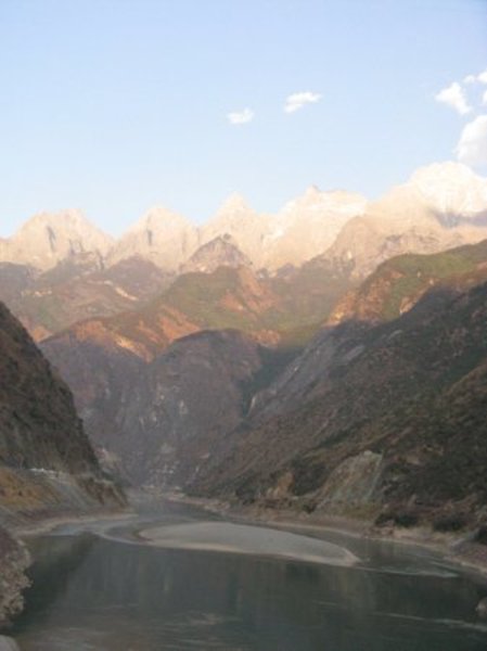 entrance of the Tiger Leaping Gorge