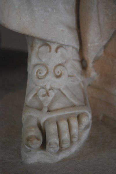 Detail in Feet
