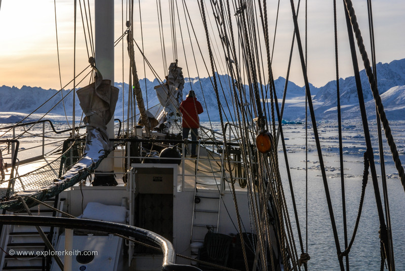 Sailing in Liefdefjord 7