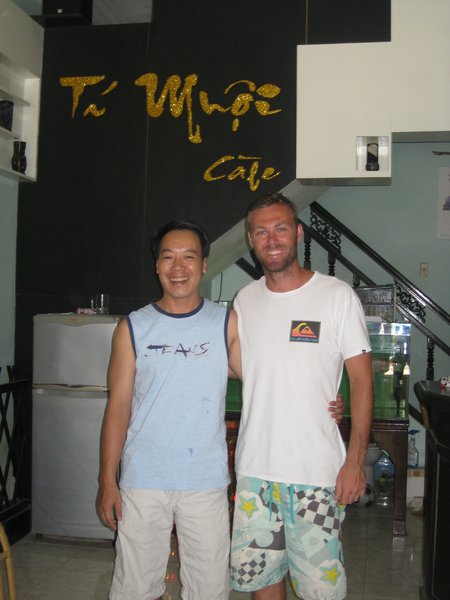 mr quy and shaun in the best restaurant in hoi an!