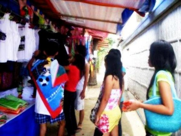 buying  some pasalubong before we leave the white beach...