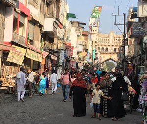 Laad Bazaar road