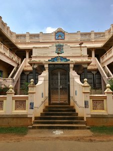 Steps up to Chettiar House