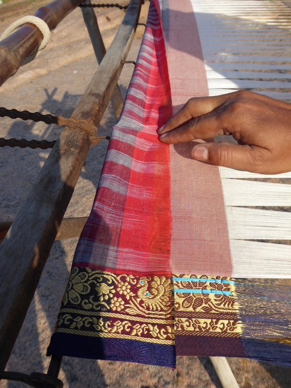 The beginning of the woven sari pattern