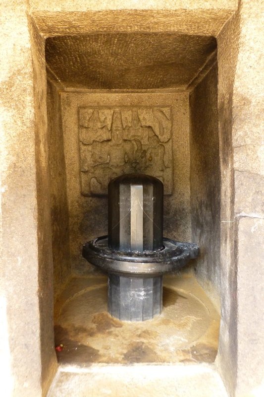 Gorgeous Lingam at small temple near Tiger Cave