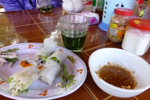 The delicious spring roll and peanut sauce