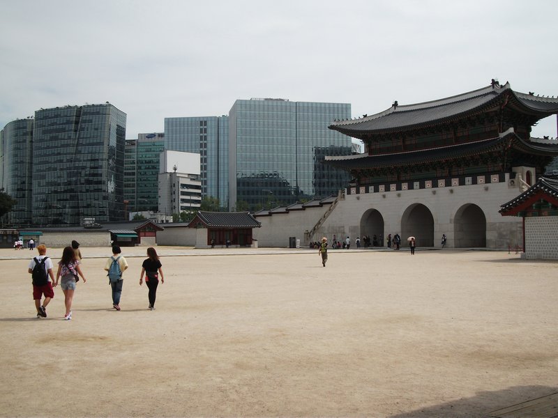 Gyeongbokgung - modern and (rebuilt) ancient