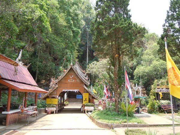 Entrance to Chiang Dao Cave