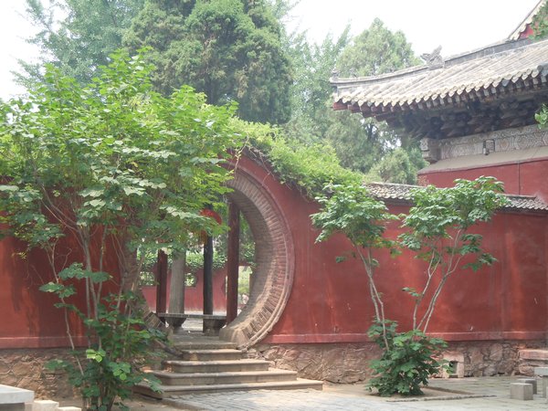 A round door in Dai Temple