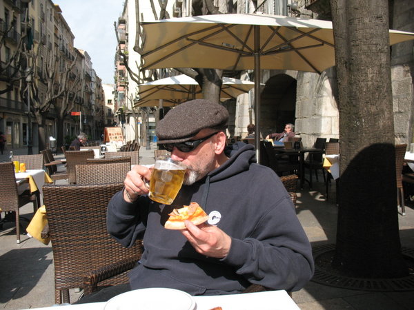 beer and pizza on Las Ramblas de Girona