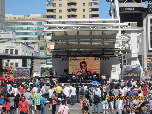 Bus tour - street fair concert