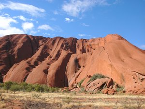 Uluru mal von einer anderen Seite