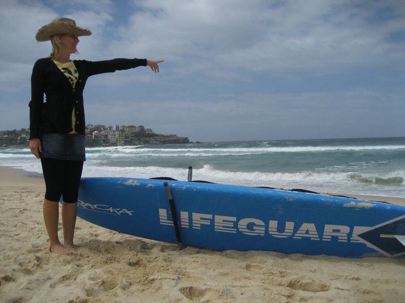Lifeguard haelt Ausschau nach dem Surfer :P
