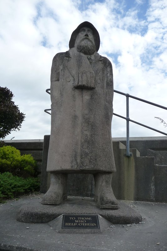 statue in greymouth