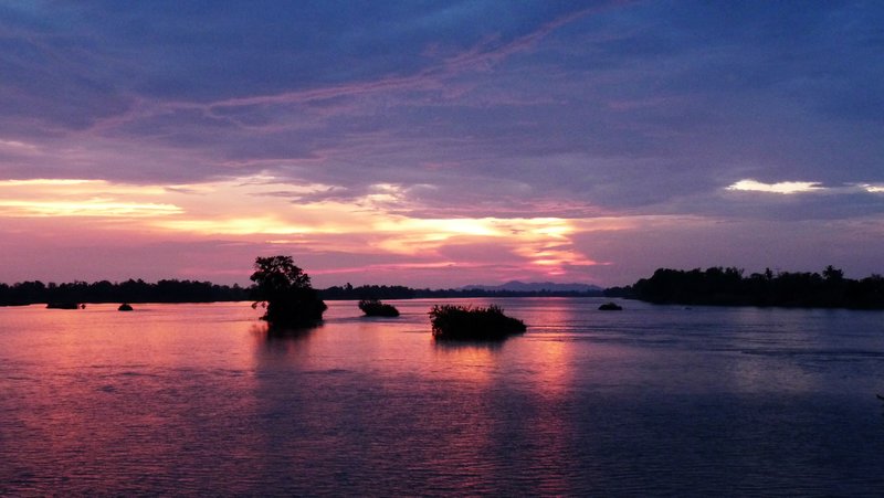7 More lovely sunsets over the Mekong