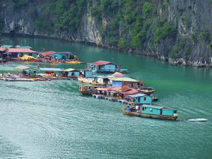 9 Fisherman villages, Halong Bay