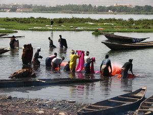 Washer women - Bamako