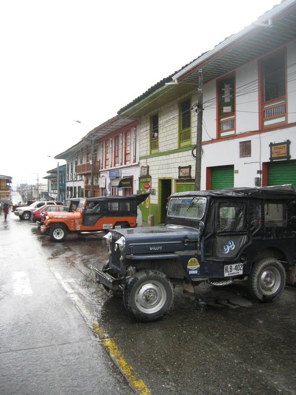 Les jeep qui menent a  la vallee de Cocora