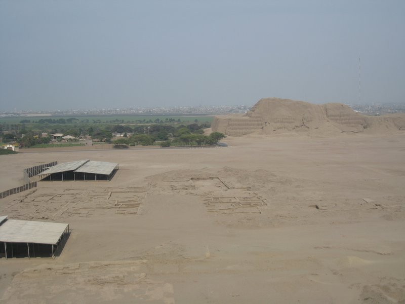 Pyramide du soleil et village