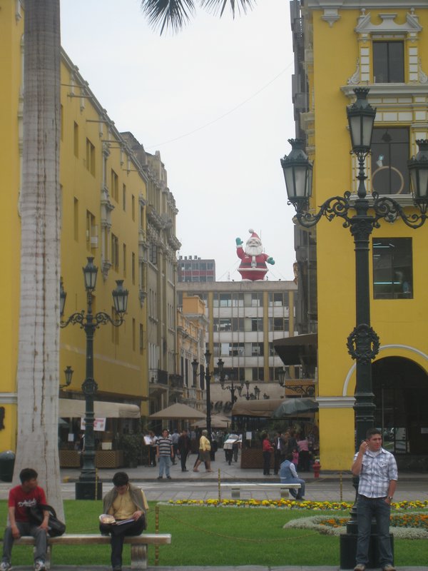 Les rues de Lima, et le pere noel !
