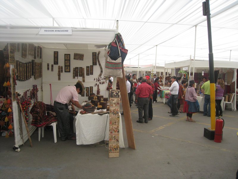 Marche artisanal a Lima