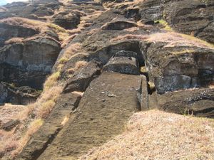 Rano Raraku, un moai reste dans la roche