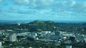 Auckland est construite autour d une cinquantaine de volcans !