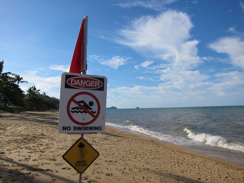 Une belle plage... interdite a la baignade !