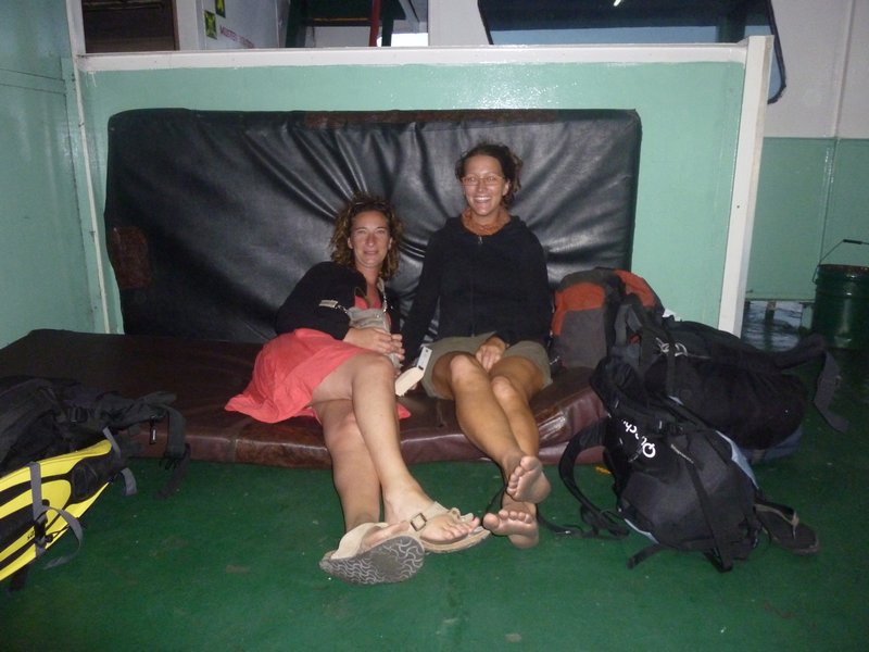 Les clochardes sur le ferry entre Bali et Lombok