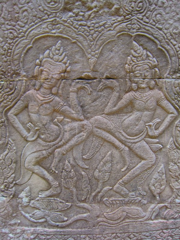 Apsaras dans la salle de danse du Banteay Kdei