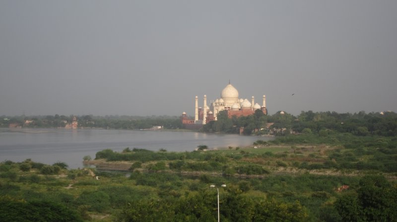 Vue sur le Taj Mahal depuis le Fort Rouge