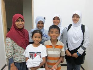 Yanti et ses eleves (Bondowoso, Indonesie)