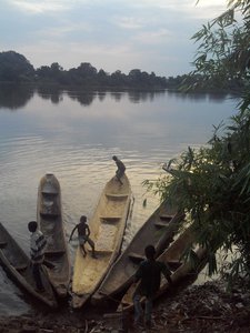 Oubangui, fleuve entre la RCA et le Congo