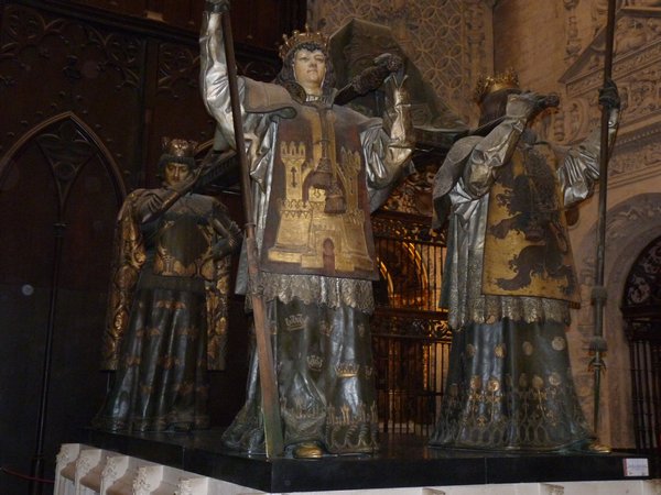 6. Inside the cathedral, they are carrying the coffin containing Christopher Columbus
