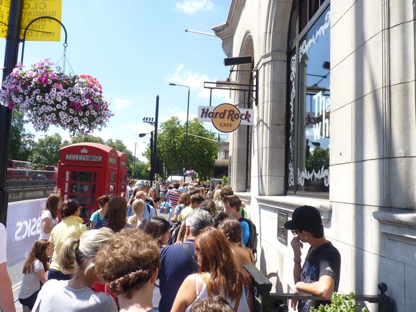3. The Hard Rock Cafe London queue