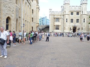 127. Tower of London - The queue for the Crown Jewels #2