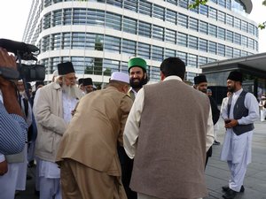 140. A Muslim leader arrives in London, gets quite a gathering #1