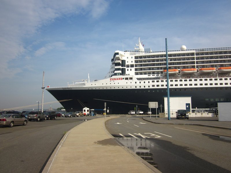 Queen Mary 2 - Bow