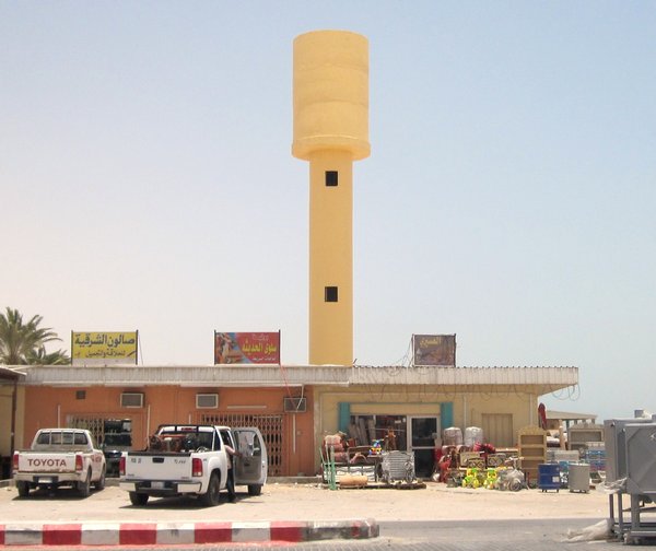 Shops just past the Qatar/Saudi border