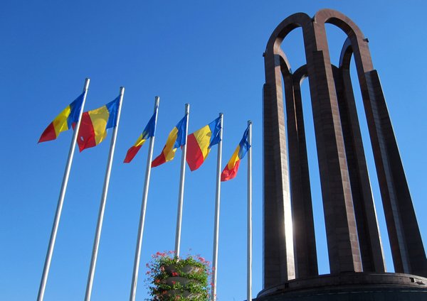 Flags near the monument in Parcul Carol